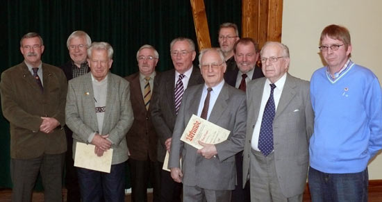 Die von Udo Senn und Dieter Groppel für treue Mitgliedschaft geehrten TSVler am 2. März 2008 Die von Udo Senn und Dieter Groppel für treue Mitgliedschaft geehrten TSVler am 2. März 2008