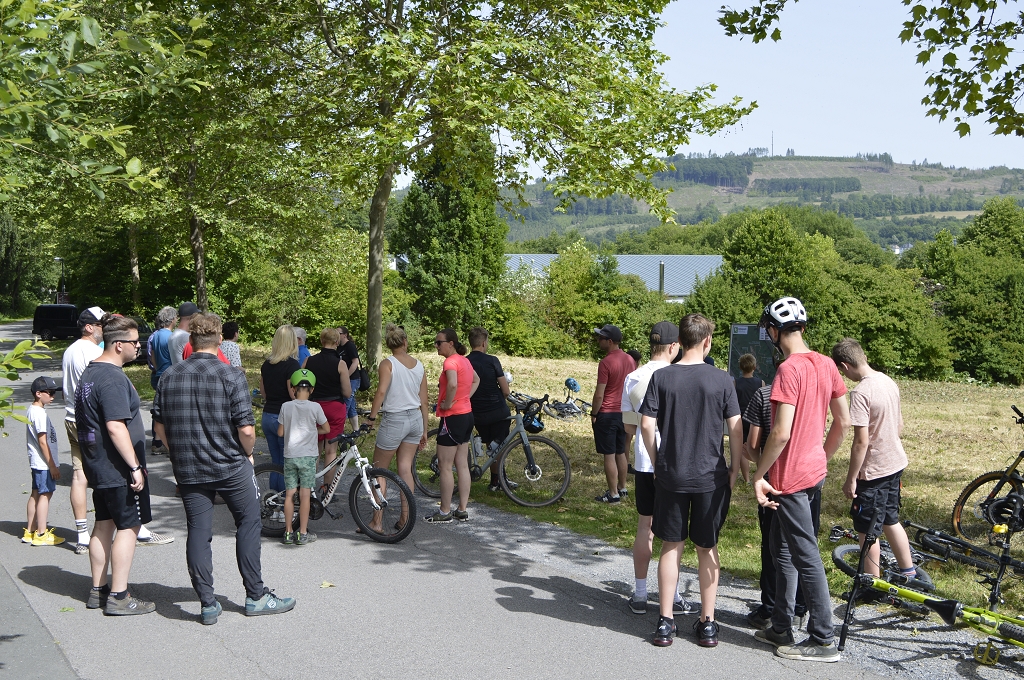Der Ortstermin in der Talstraße war recht gut besucht. Foto: bigge-online