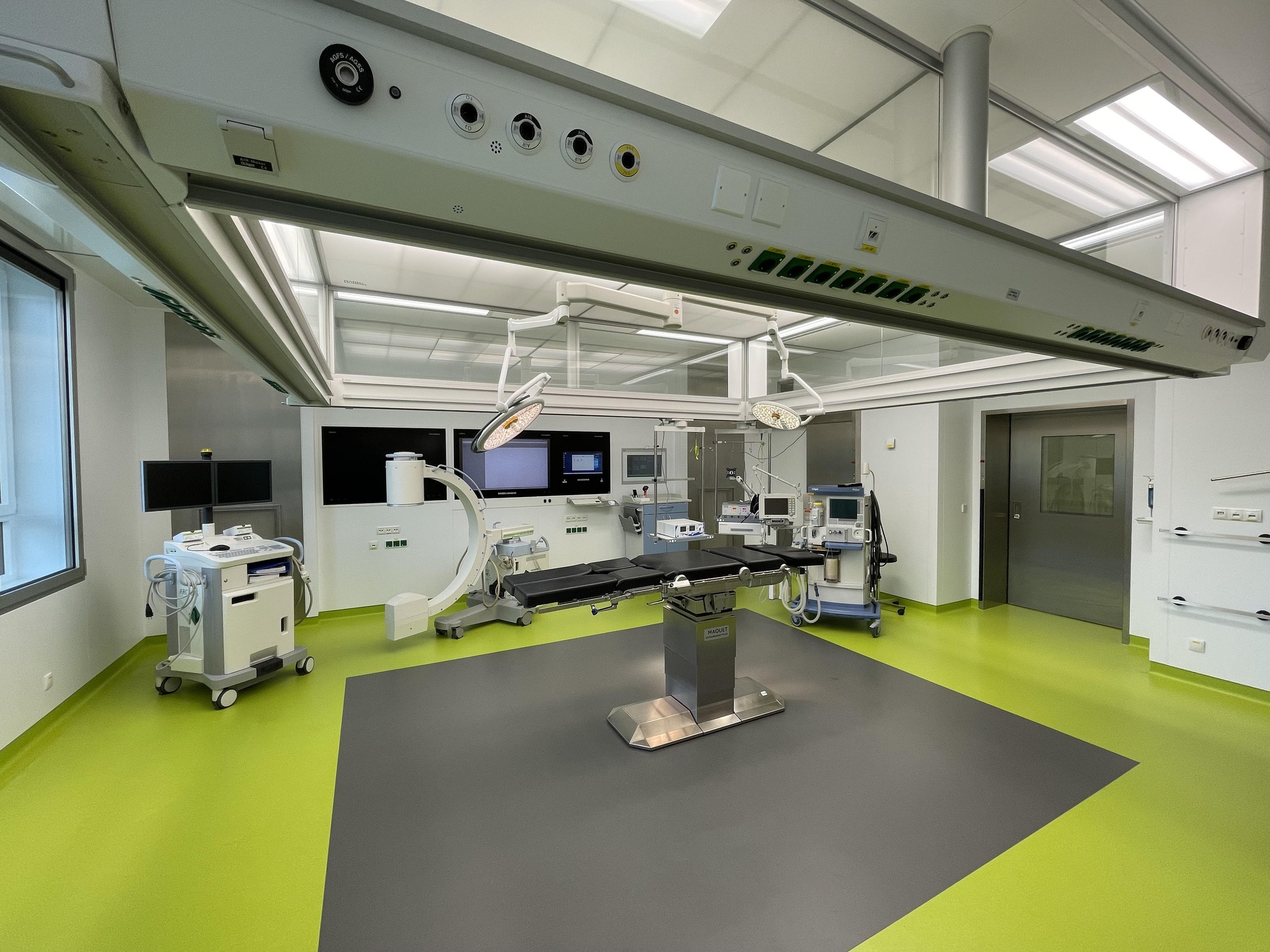 Der umfassend renovierte Operationssaal ist auf dem modernsten Stand der Technik. Foto: Elisabeth-Klinik Bigge