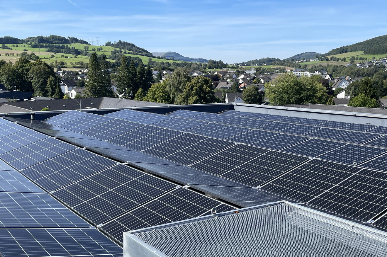 134 kWp liefert die neue Photovoltaik-Anlage der Elisabeth-Klinik Bigge. Foto: Elisabeth-Klinik Bigge