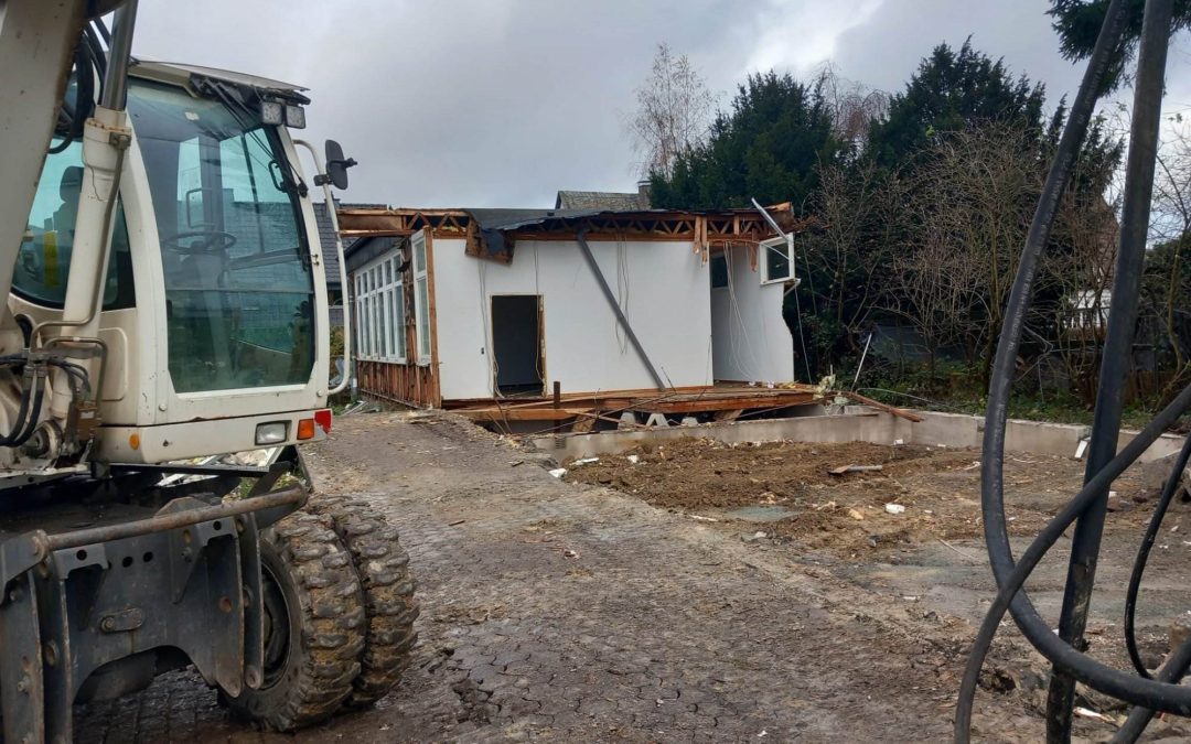 Abrissarbeiten auf Josefsheim-Gelände: Zwei seit längerem ungenutzte Pavillons verschwinden