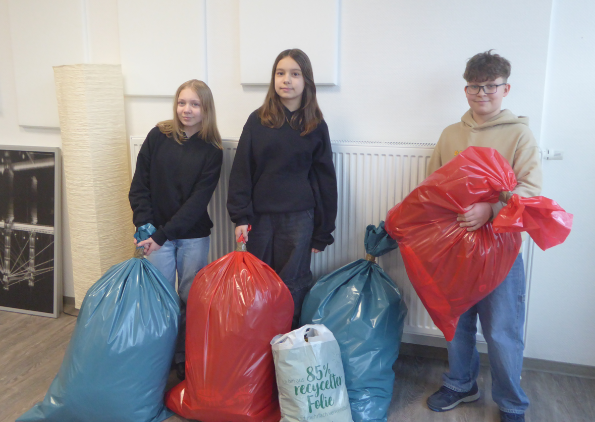 Eine Spendenaktion für ukrainische Kinder und Jugendliche war in der Sekundarschule Olsberg-Bestwig erfolgreich. Foto: Sekundarschule