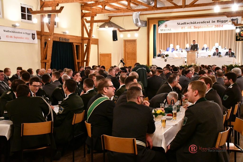 Etwa 180 Schützenvorstände aus dem Stadtgebiet waren nach Bigge gekommen.