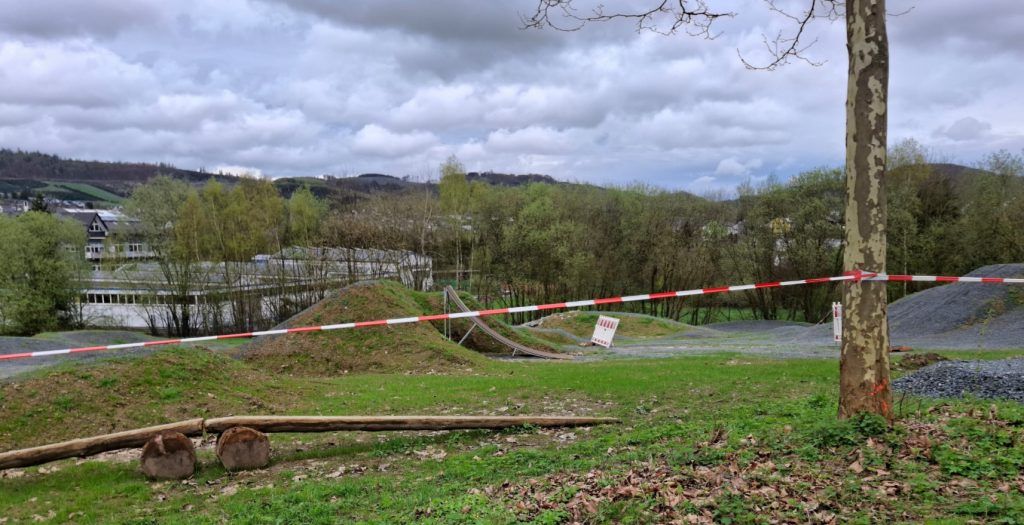 Blick in den Bikepark in der Talstraße in Bigge am 9. April 2024. Foto: bigge-online