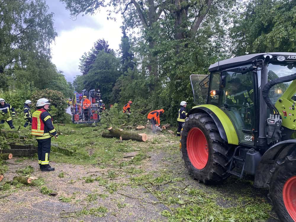 Auch ein Fortschlepper war in Gevelinghausen mit im Einsatz. Foto: Edgar Schmidt